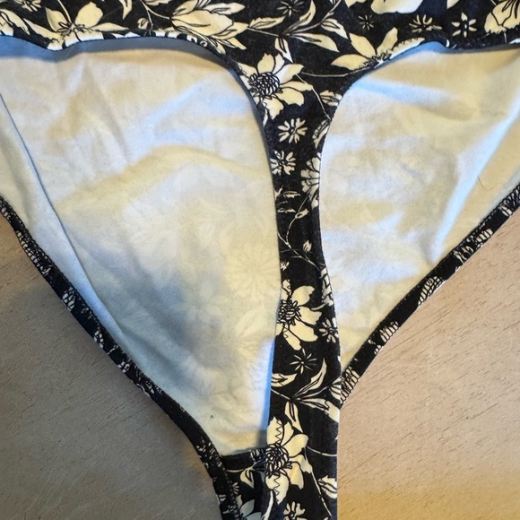 Free People Intimately Black White Floral Off Shoulder Floral Bodysuit. SZ L - Picture 7 of 8